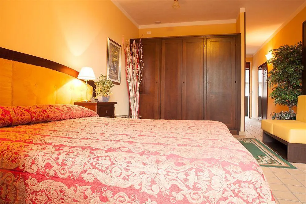 Fabilia Family Hotel 切塞纳蒂科