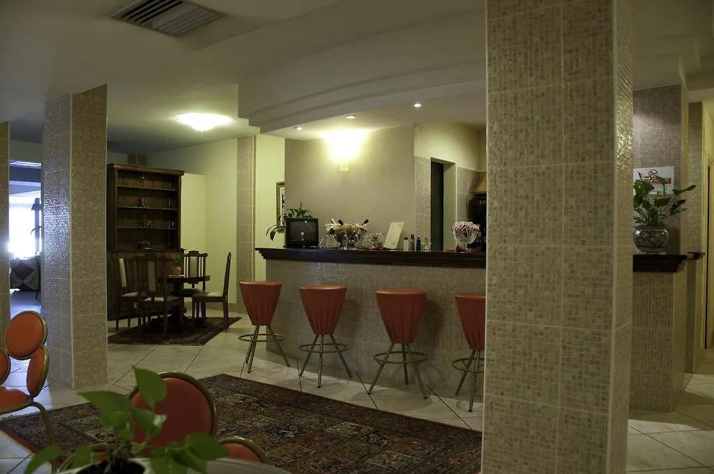Fabilia Family Hotel 切塞纳蒂科