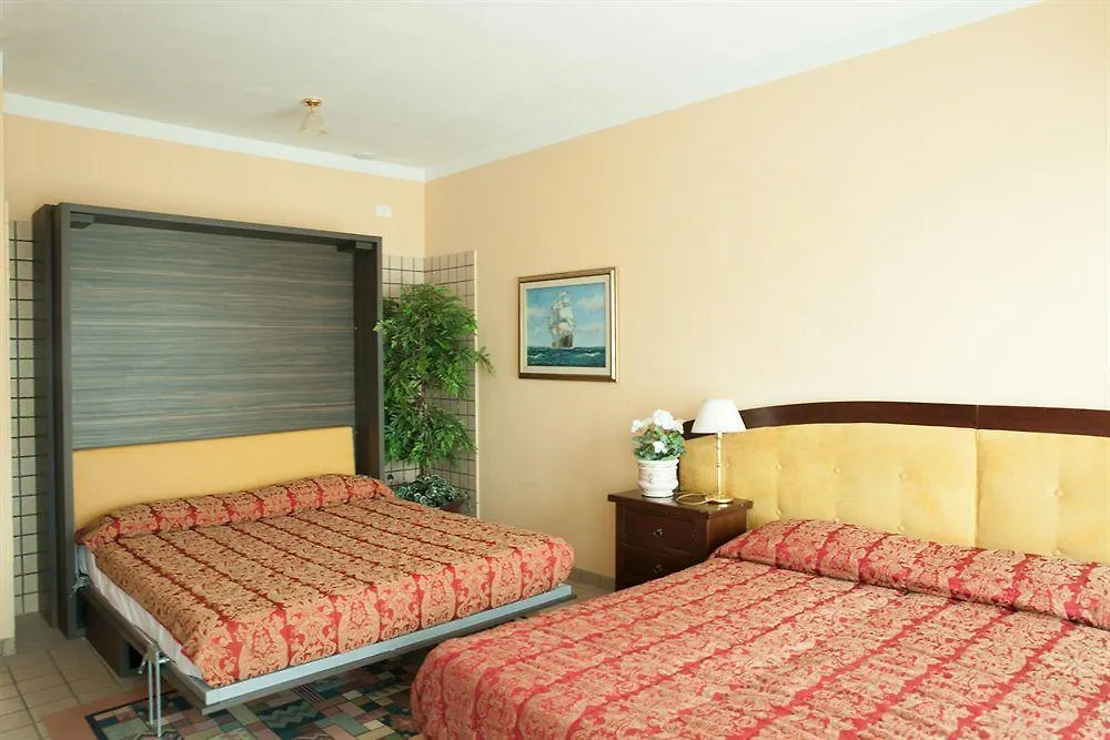 Fabilia Family Hotel 切塞纳蒂科